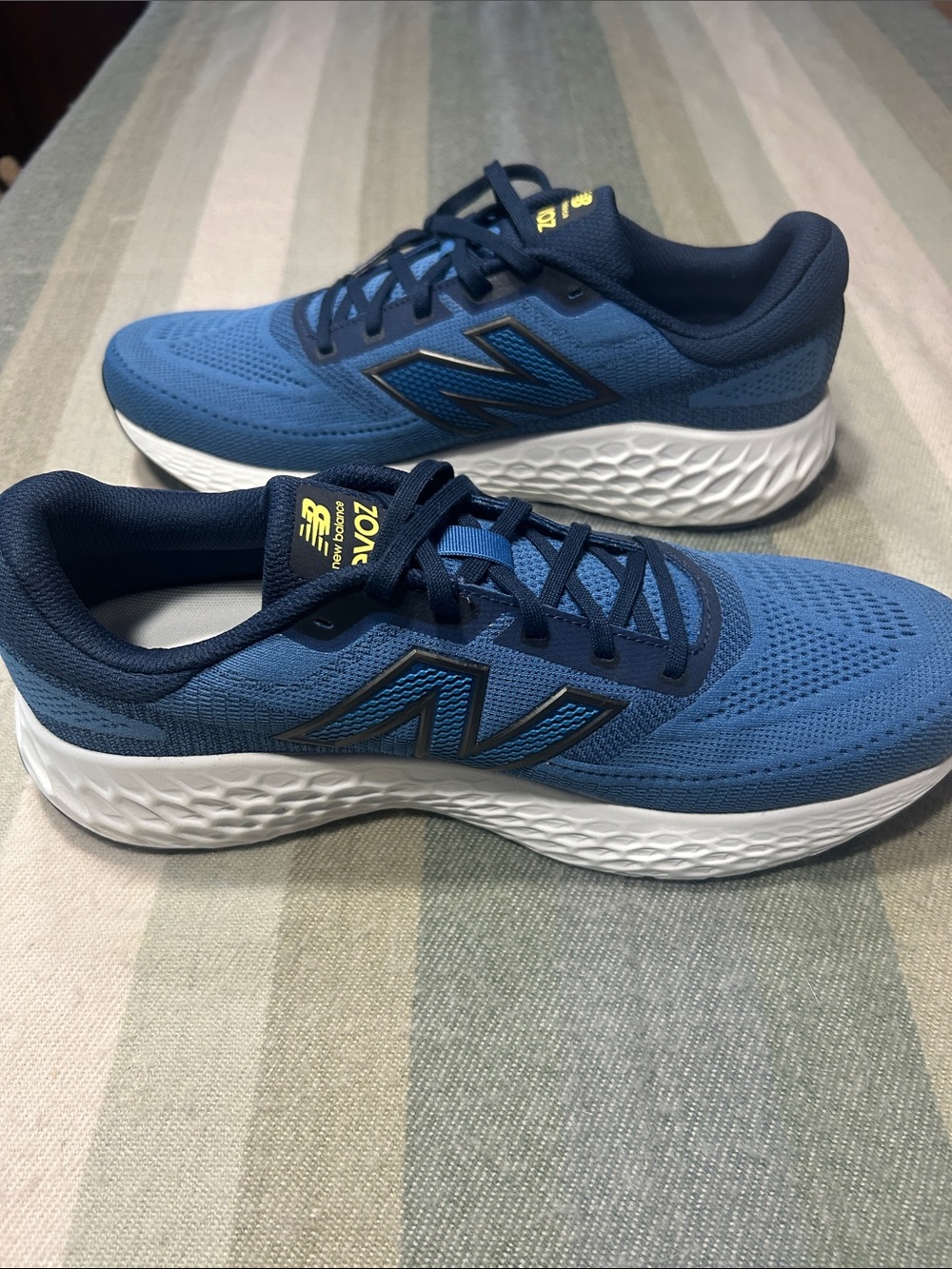 New Balance Fresh Foam Men’s Blue and Navy Running Sneakers evoz- size 12 new